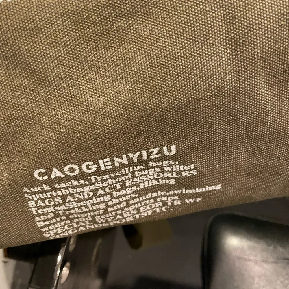 Gym Bag (small duffle) … LIKE NEW!….. UNISEX!!